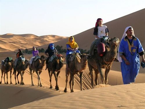 Les Pyramides Hotel Merzouga Luaran gambar
